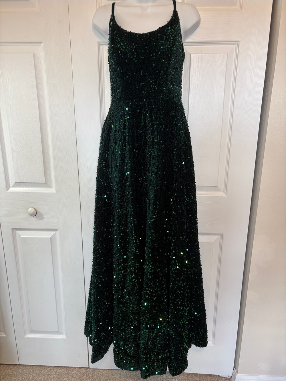 NWOT Stunning Emerald Green Sequin Maxi / Formal Gown-Size 2.